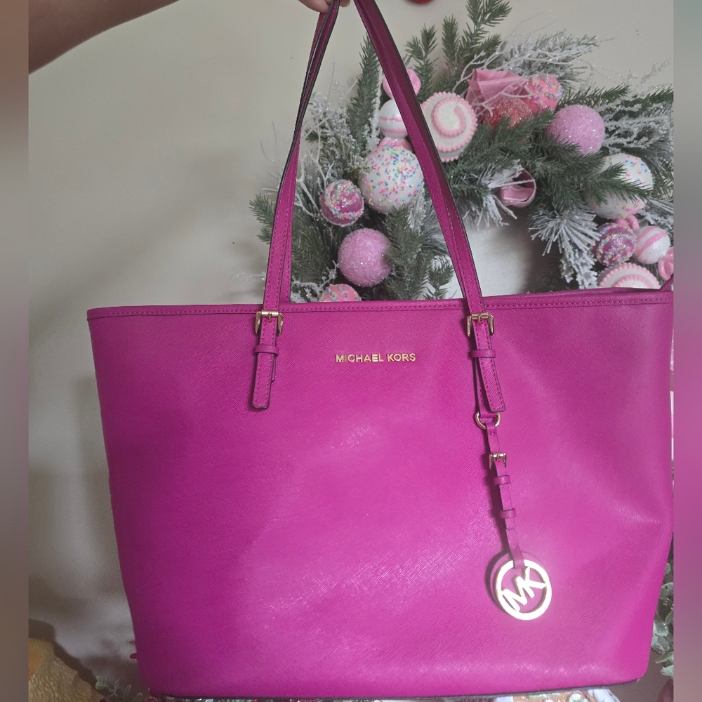 Michael Kors Jet Set Large Tote Saffiano Leather Top Zip - Raspberry - Gold Logo